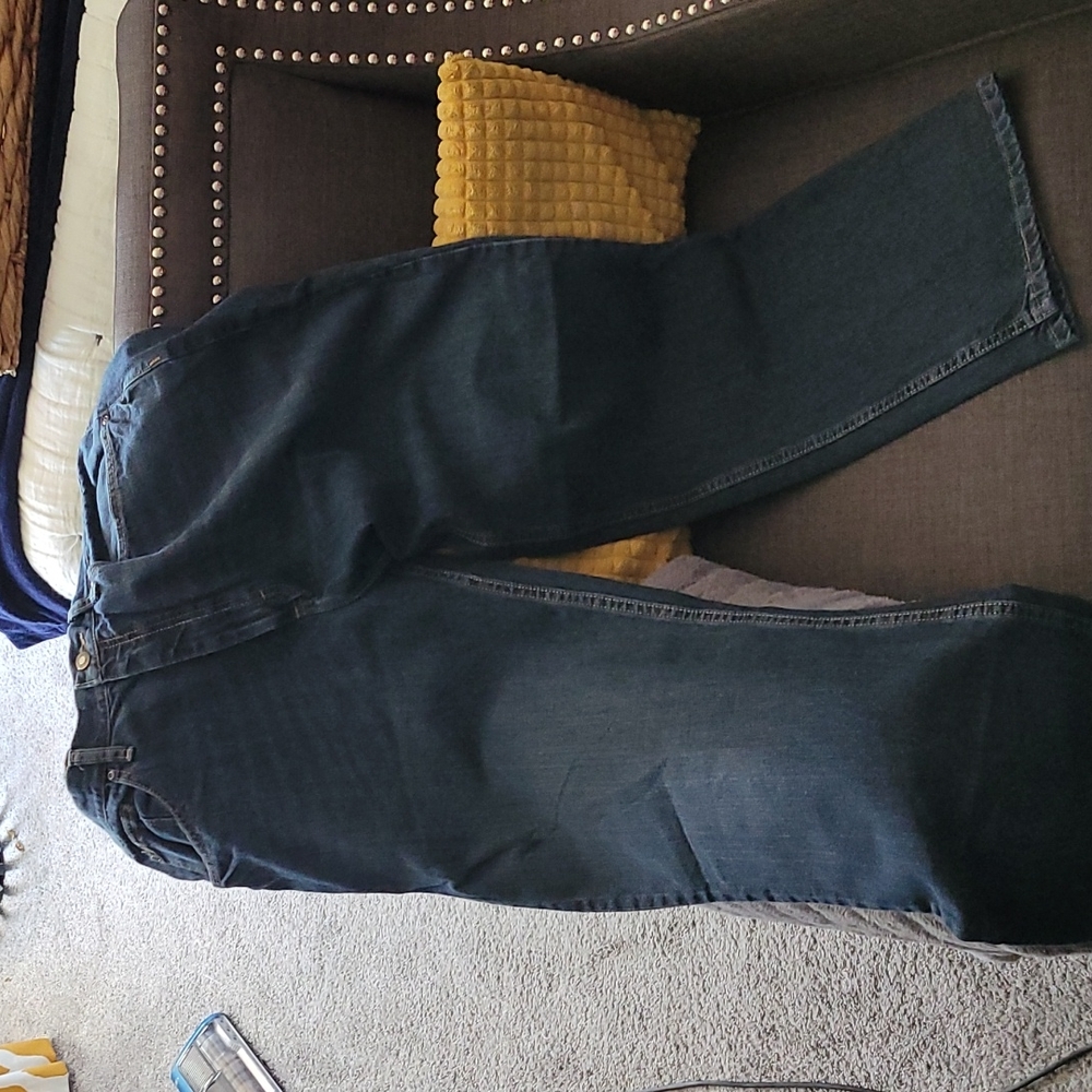 Lee Premium Relaxed Straight Leg size 38 ×  32 color dark wash denim